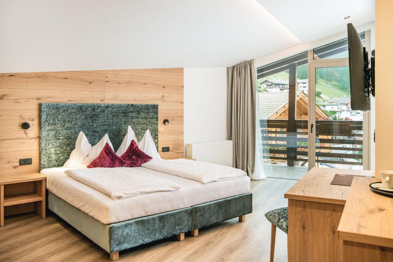 Garni Hotel Miara - Your Dolomites Home Selva di Val Gardena Exteriör bild