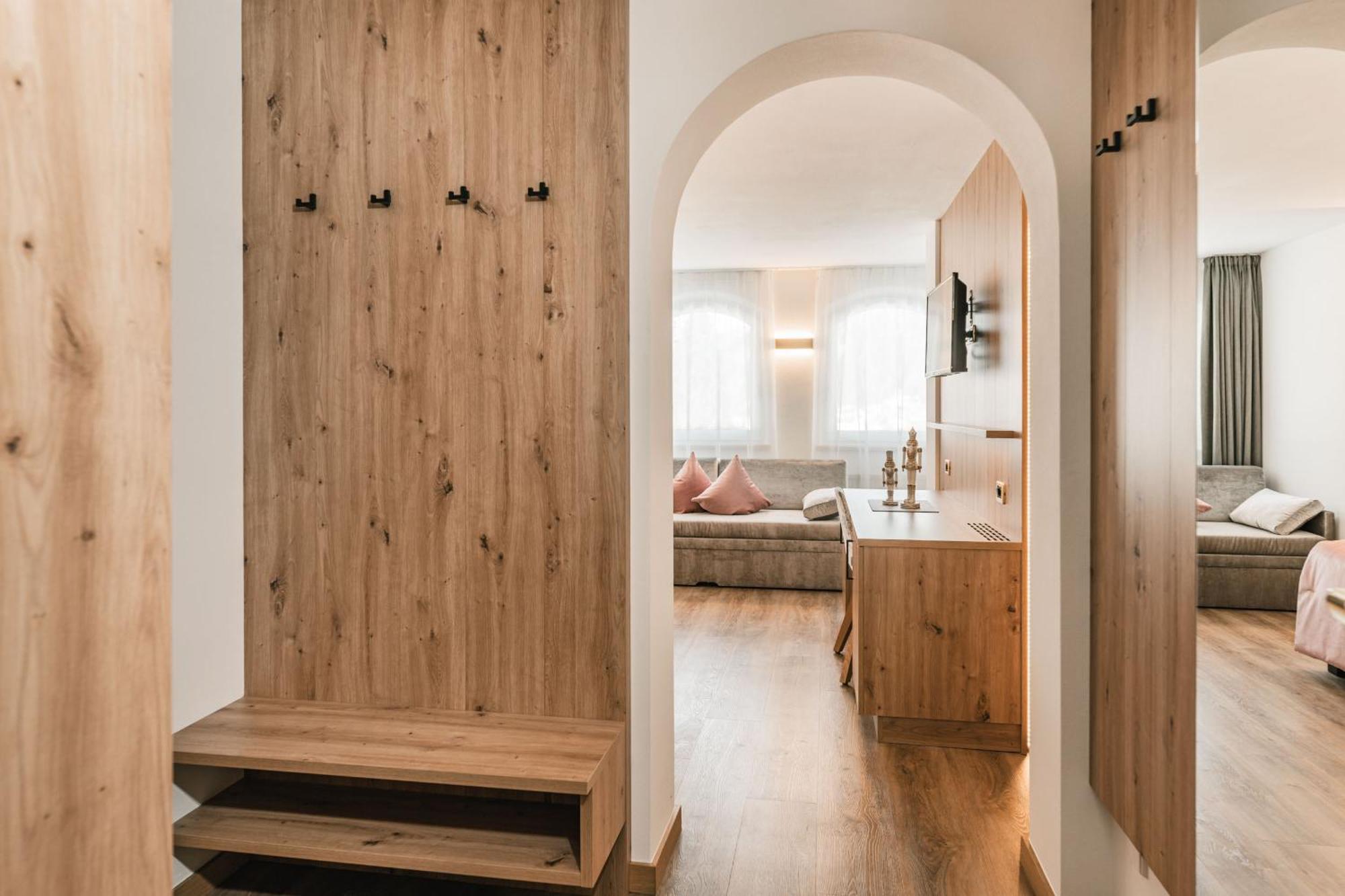 Garni Hotel Miara - Your Dolomites Home Selva di Val Gardena Exteriör bild