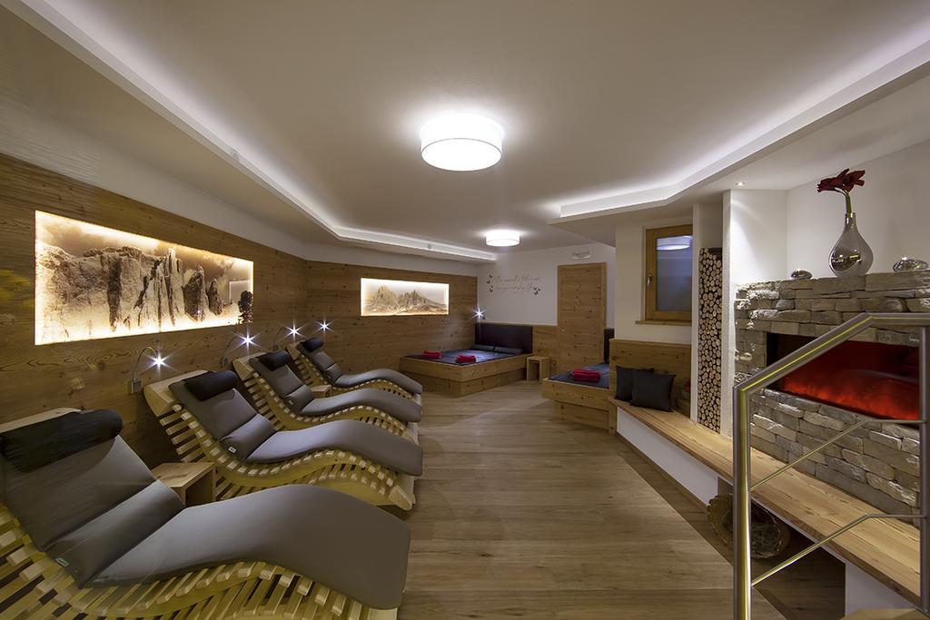 Garni Hotel Miara - Your Dolomites Home Selva di Val Gardena Exteriör bild