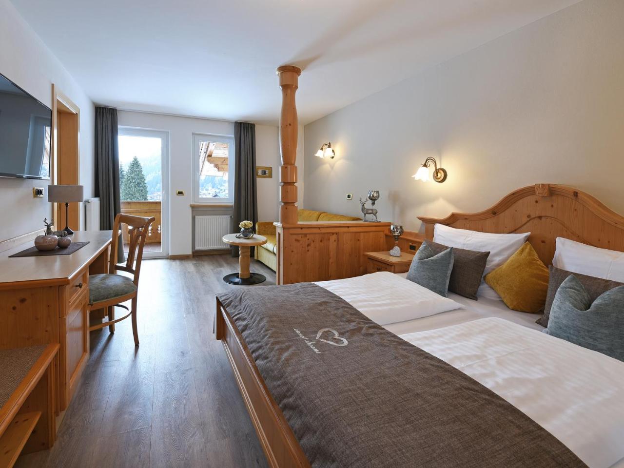Garni Hotel Miara - Your Dolomites Home Selva di Val Gardena Exteriör bild